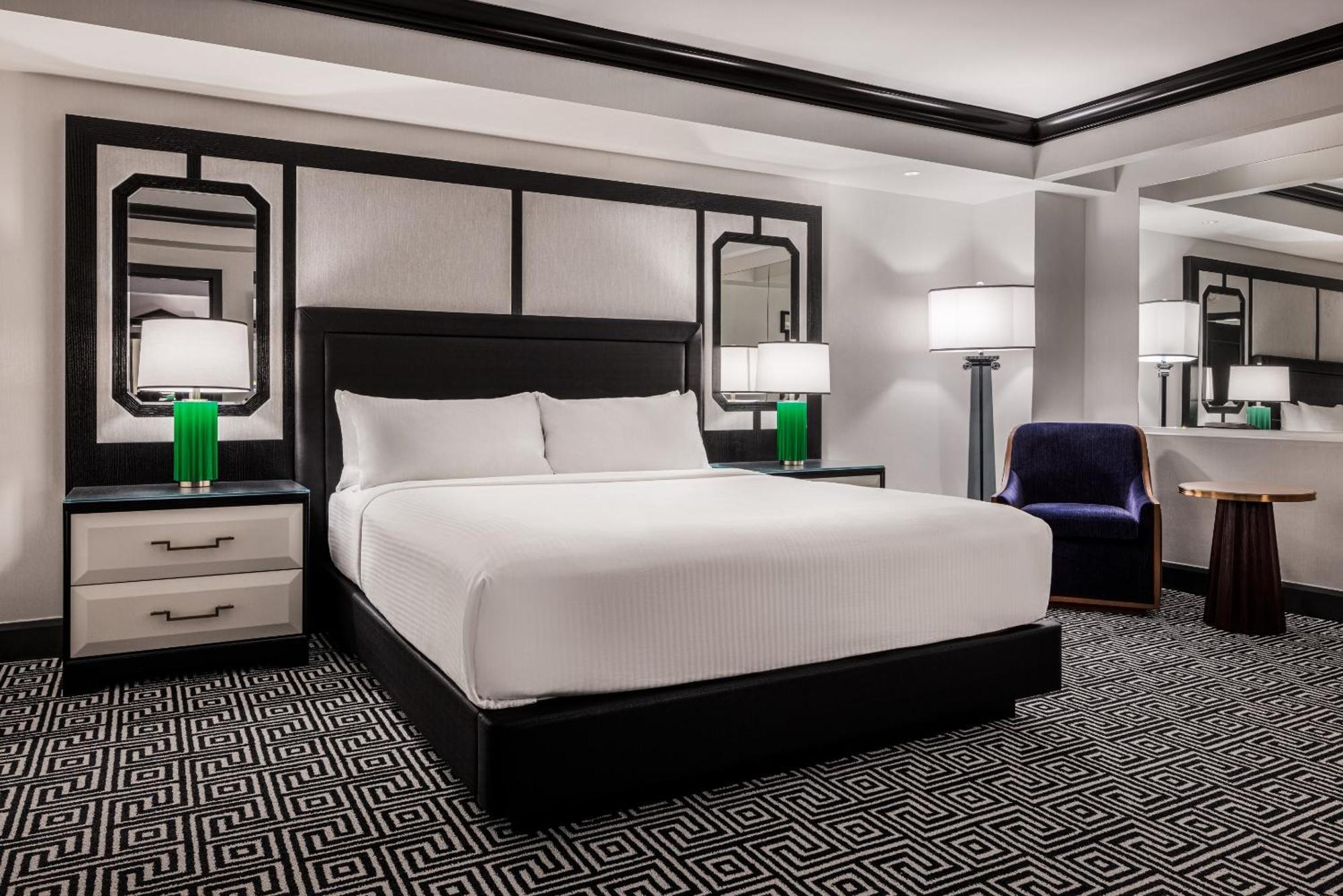Caesars Palace Hotel & Casino Las Vegas Esterno foto A guest room at the Renaissance Austin