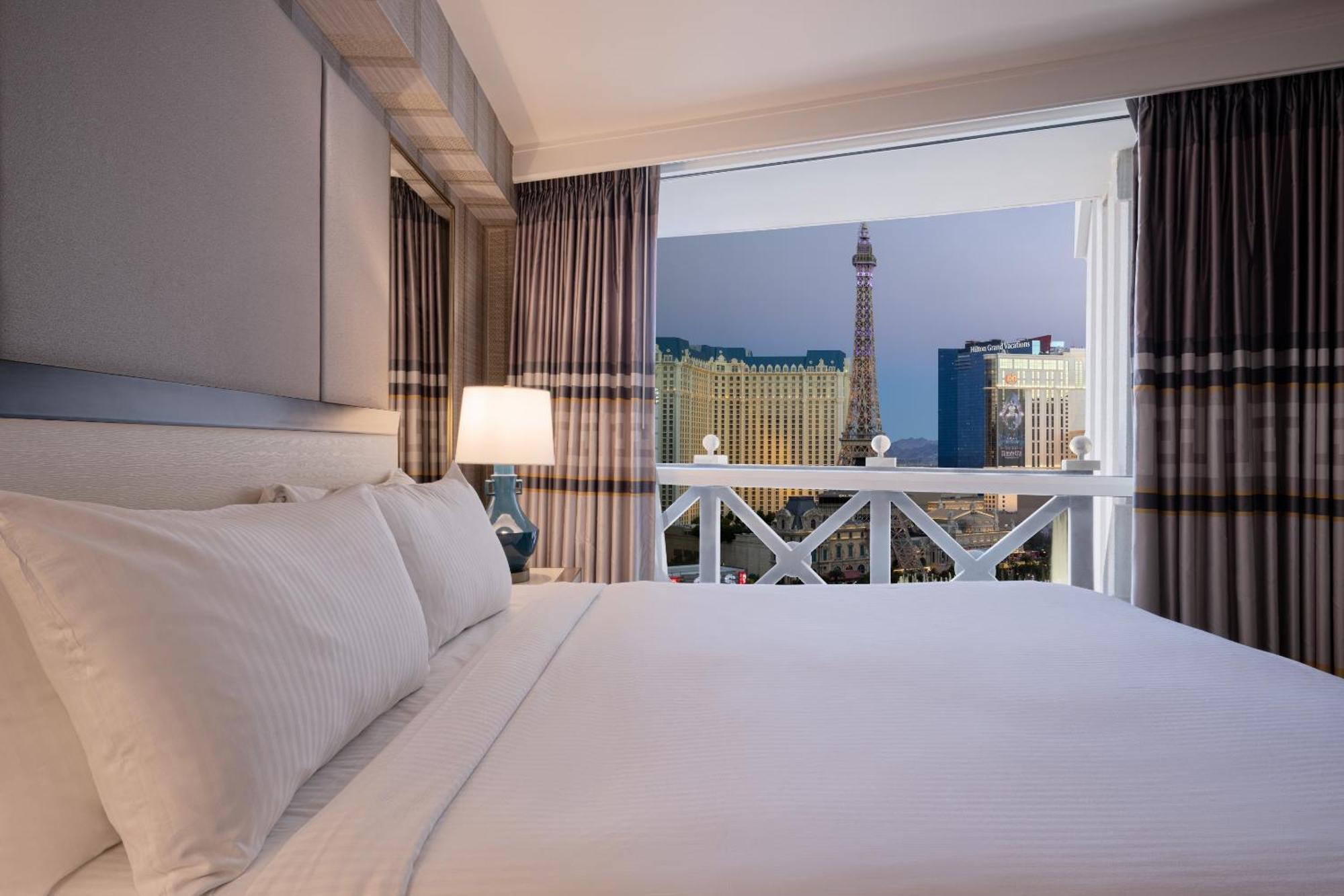 Caesars Palace Hotel & Casino Las Vegas Esterno foto A view of the Eiffel Tower from a room at the Ritz Paris